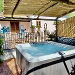 Domus Ars & Jacuzzi Bed & Breakfast
