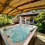 Domus Ars & Jacuzzi 4*