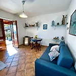 Domus Ars & Jacuzzi Bed & Breakfast 4*