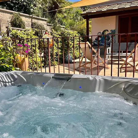 Domus Ars & Jacuzzi Massa Lubrense