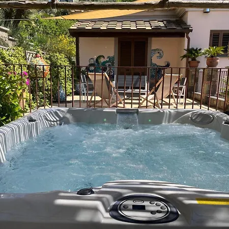 Domus Ars & Jacuzzi 4*