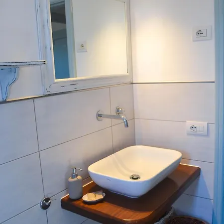 Domus Ars & Jacuzzi Bed & Breakfast