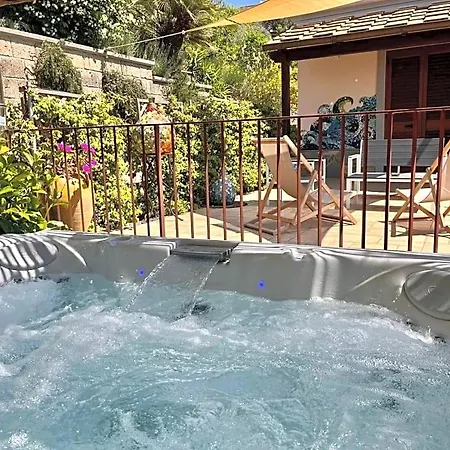 Domus Ars & Jacuzzi 3*